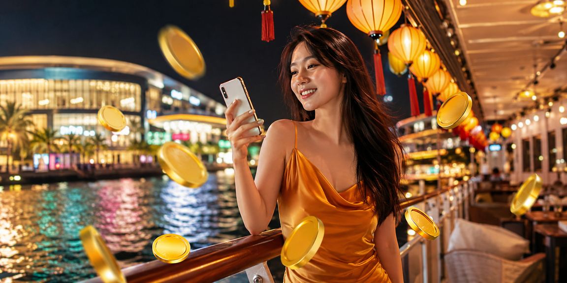 Không khí chợ đêm Phú Quốc nơi người dùng theo dõi kèo thể thao trên điện thoại